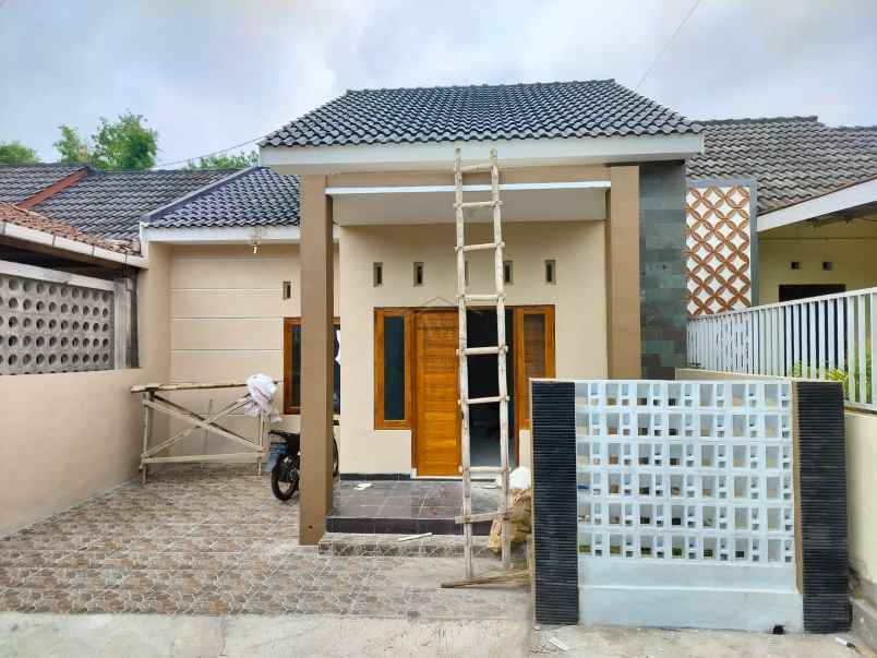 dijual rumah purwomartani kalasan