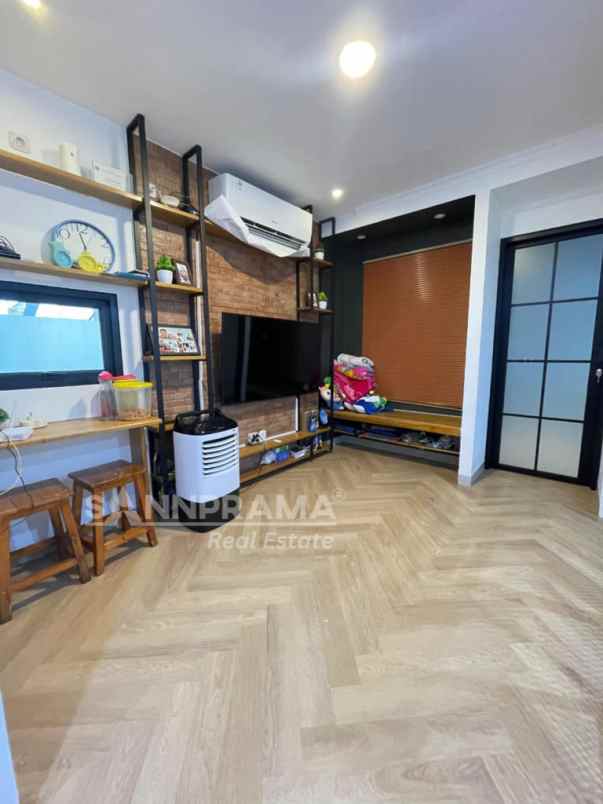 dijual rumah rangkapan jaya pancoran