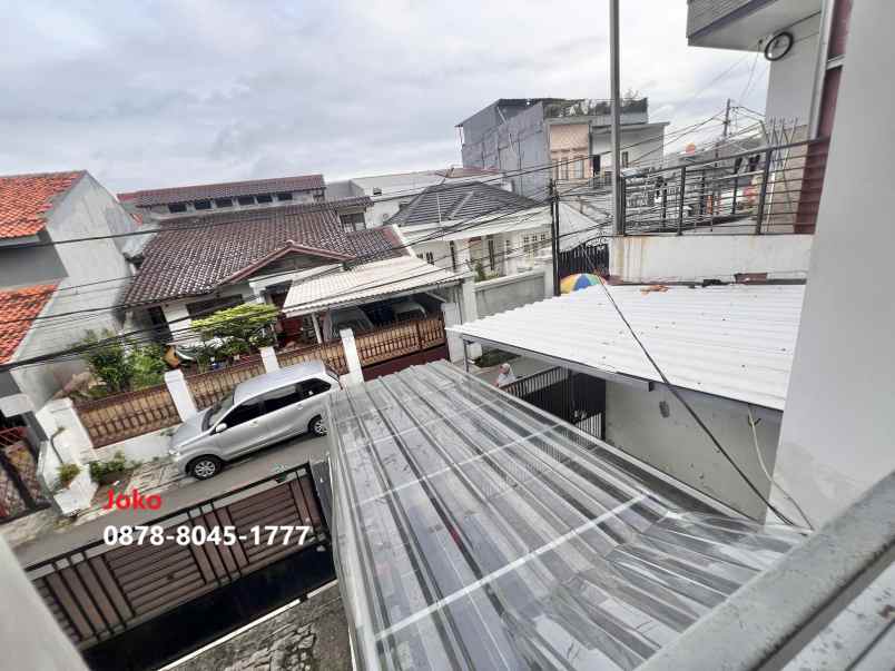 dijual rumah rawajati