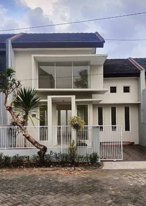 dijual rumah raya karangploso malang