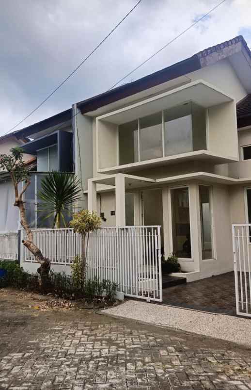 dijual rumah raya karangploso malang