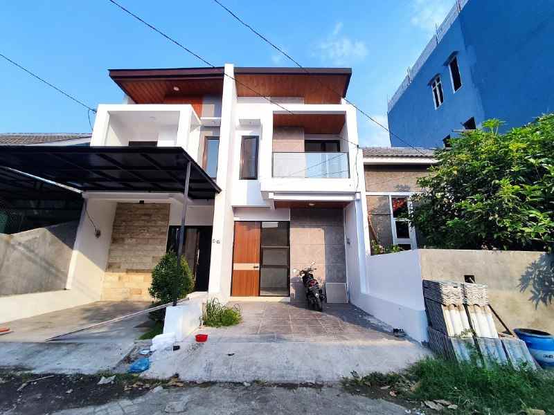 dijual rumah royal paka