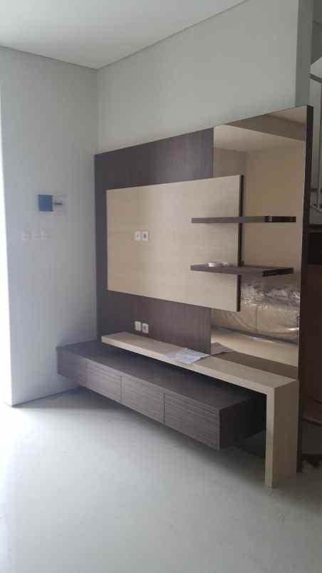 dijual rumah royal park residence