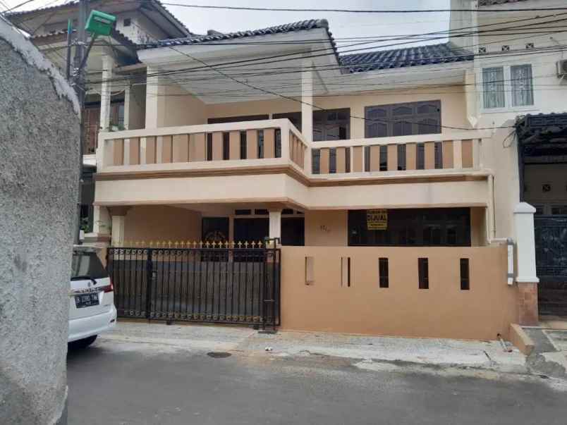 dijual rumah rumah di pondok bambu asri