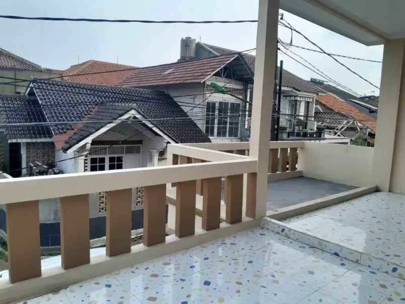 dijual rumah rumah di pondok bambu asri