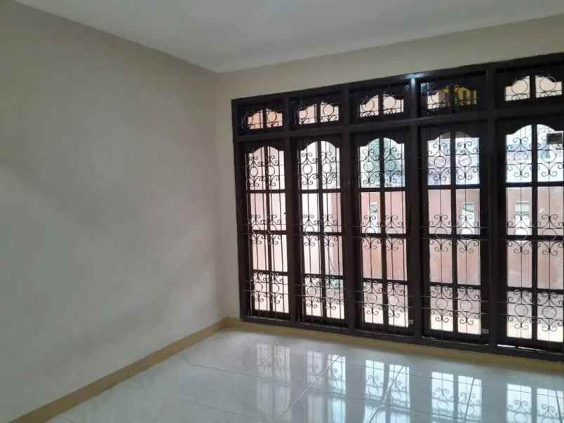 dijual rumah rumah di pondok bambu asri