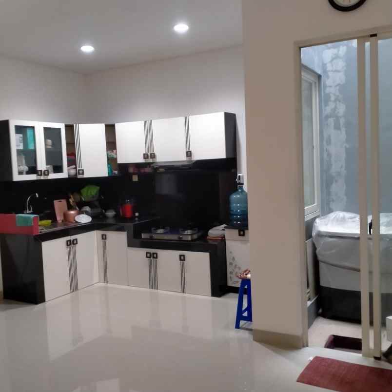 dijual rumah rumah residence one