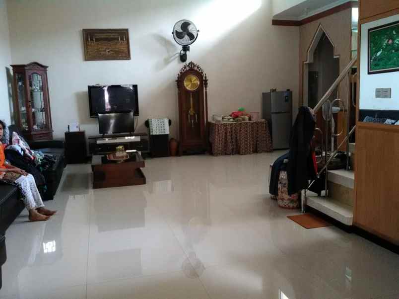 dijual rumah rungkut