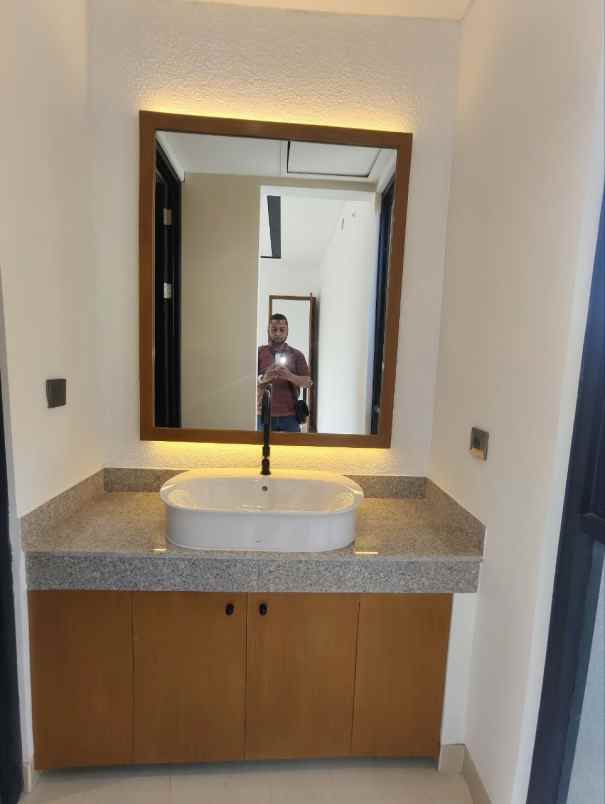 dijual rumah rungkut asri