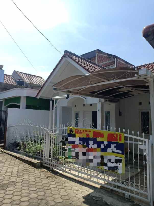 dijual rumah sariwangi