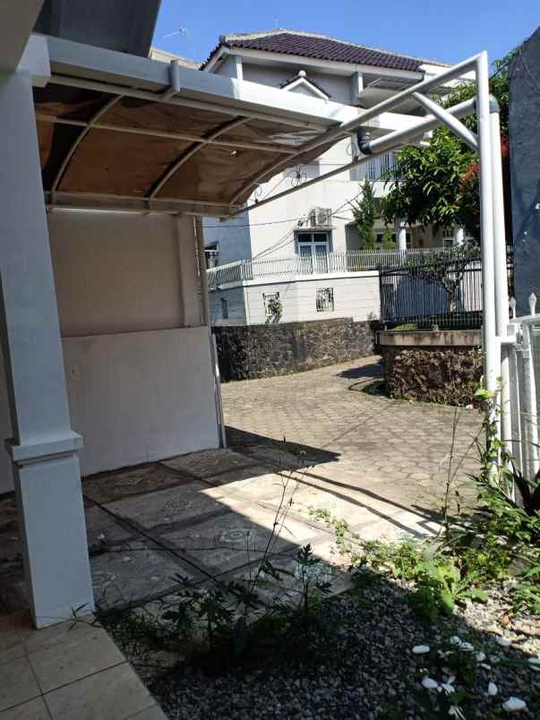 dijual rumah sariwangi