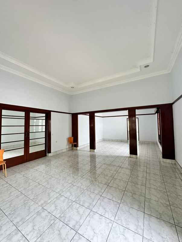 dijual rumah sayap dago