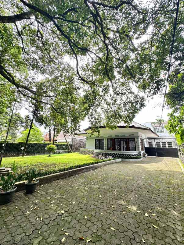 dijual rumah sayap dago