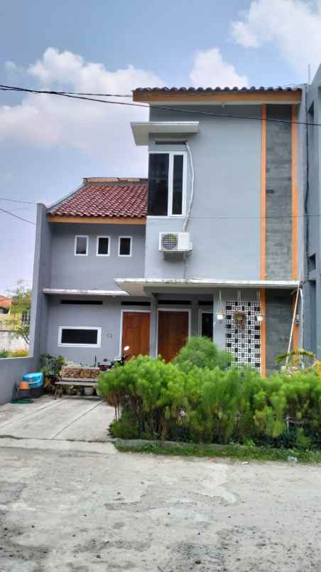 dijual rumah second 2lt lokasi strategis di ciracas