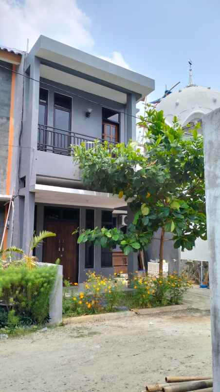 dijual rumah second 2lt lokasi strategis di ciracas