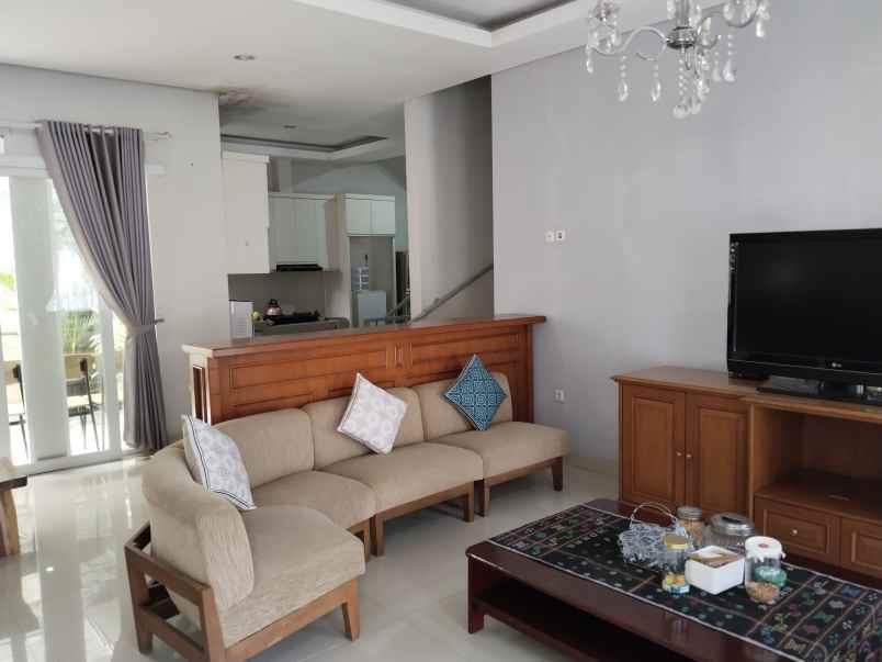 dijual rumah setiabudhi regency