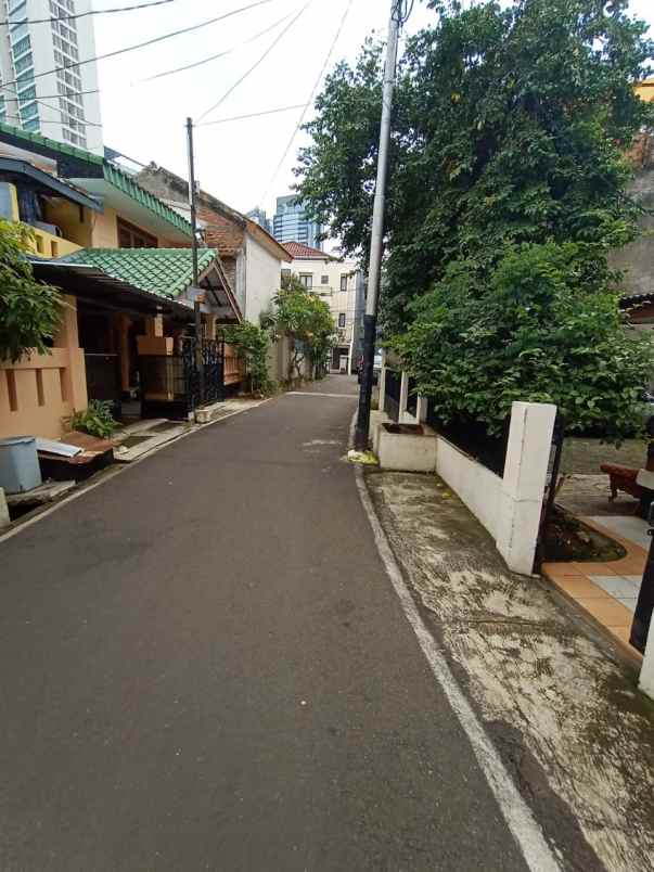 dijual rumah setiabudi