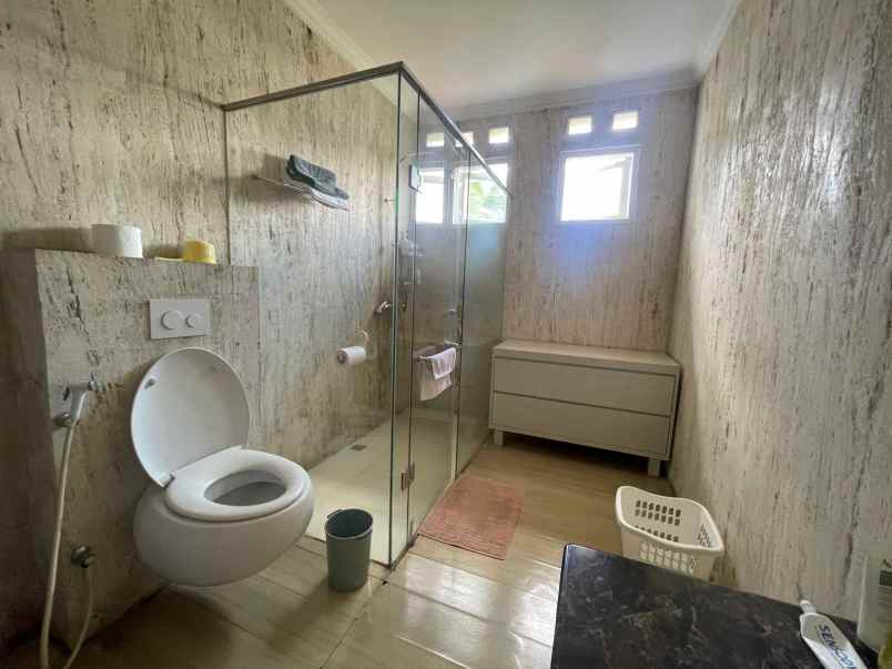 dijual rumah setra duta residence