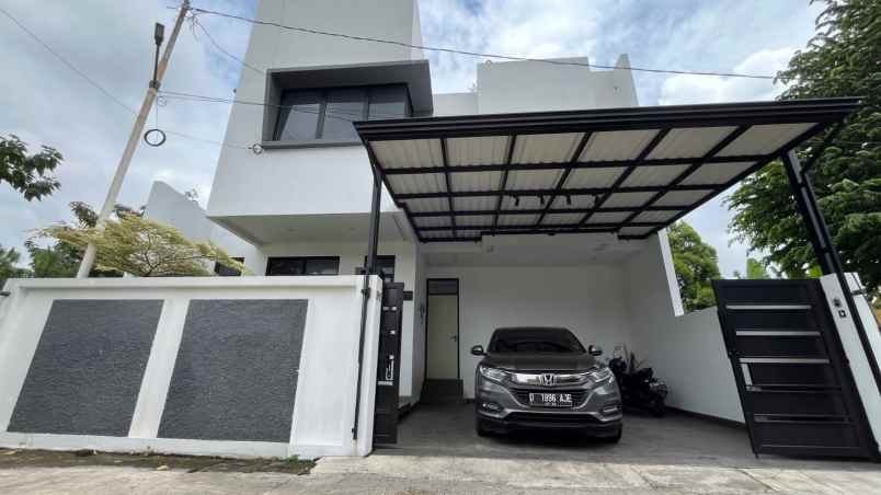 dijual rumah setra regency ciwaruga polban