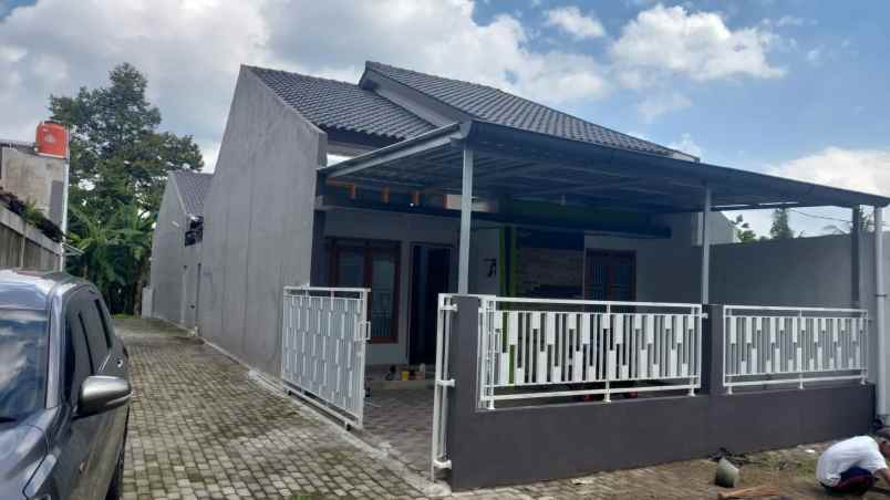 dijual rumah seyegan dekat rs atturots