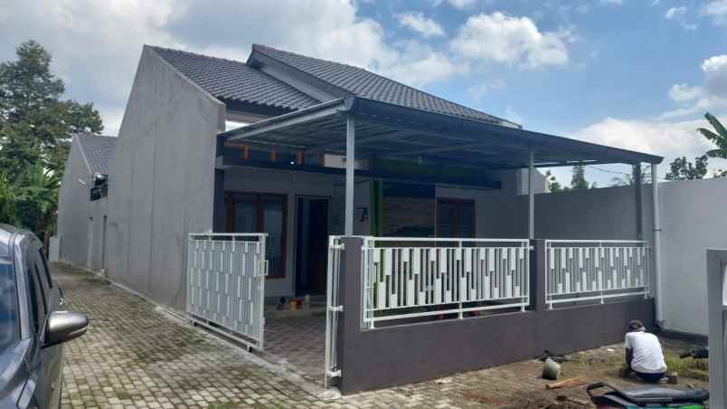 dijual rumah seyegan dekat rs atturots