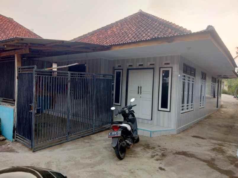 dijual rumah siap huni in cloud seisi nya