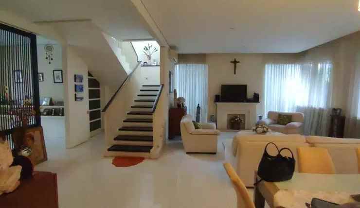 dijual rumah simpang darmo permai