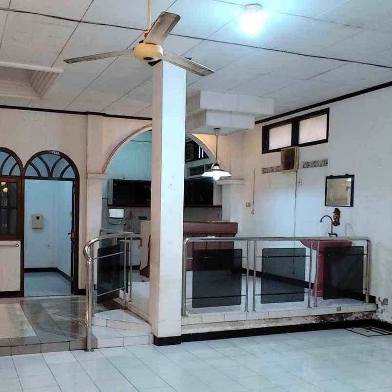 dijual rumah simpang darmo permai