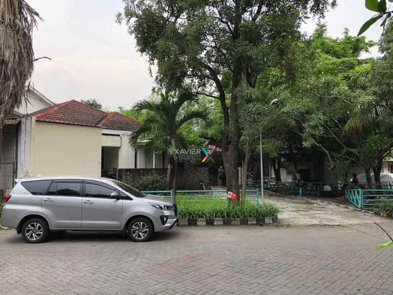 dijual rumah simpang darmo permai selatan