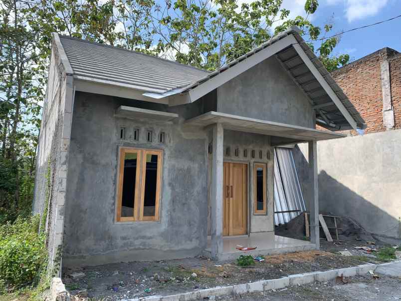 dijual rumah siyono tengah logandeng