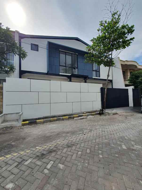 dijual rumah sutorejo