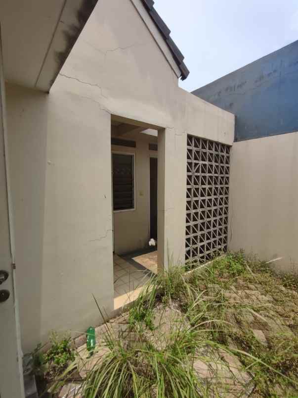 dijual rumah suvarna sutera cluster