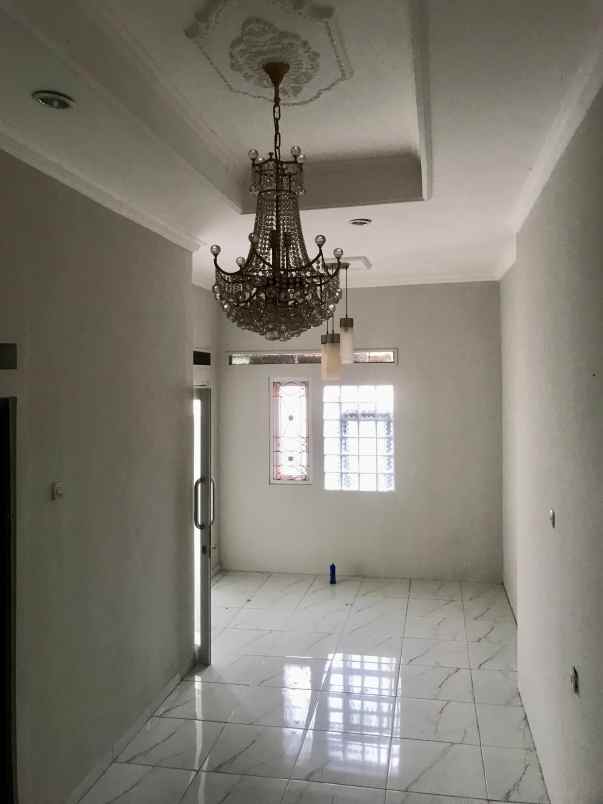 dijual rumah taman anyelir 3 jalan raya