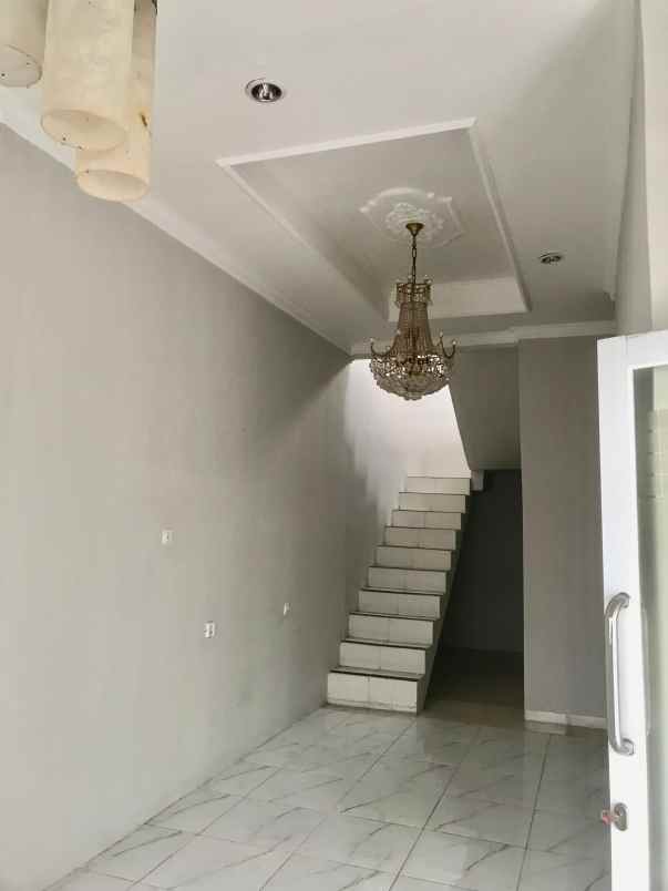 dijual rumah taman anyelir 3 jalan raya