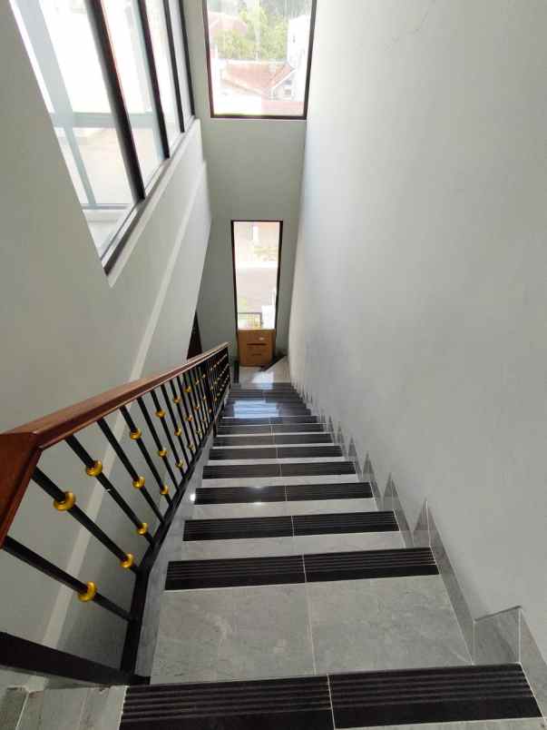 dijual rumah taman tampak siring sentul