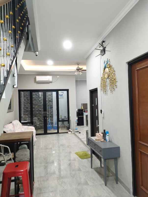 dijual rumah taman tampak siring sentul