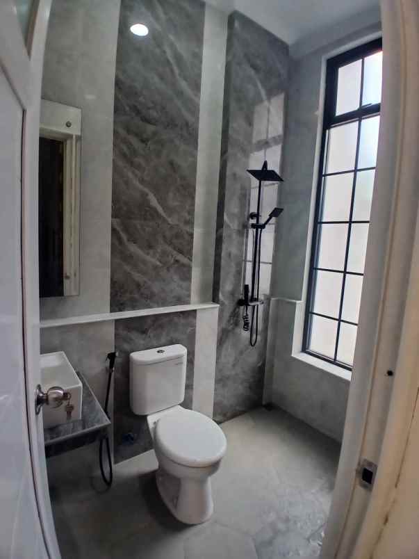 dijual rumah tanah baru