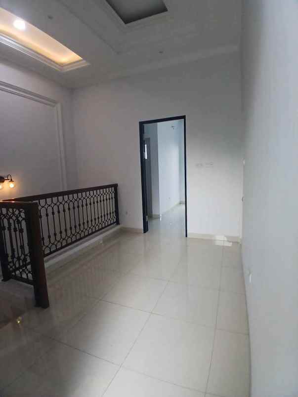 dijual rumah tanah baru