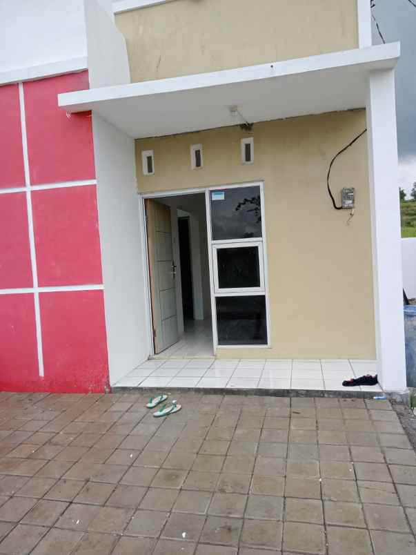 dijual rumah tembalang