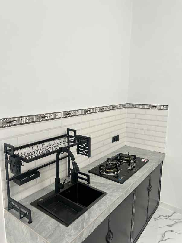 dijual rumah tembalang