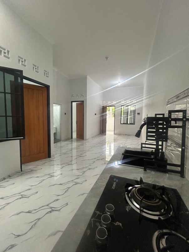 dijual rumah tembalang