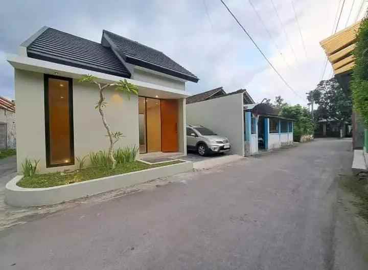 dijual rumah tirtomartani