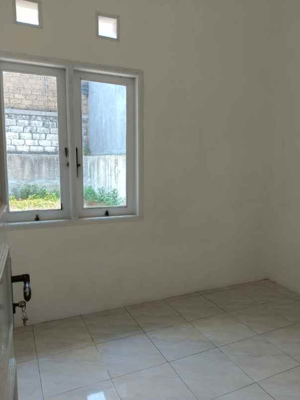 dijual rumah vila inti persada blok b1