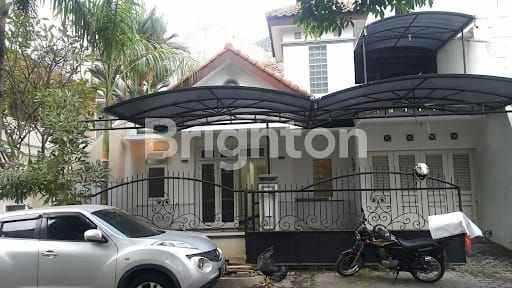 dijual rumah villa taman gapura