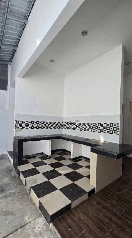 dijual rumah wiguna