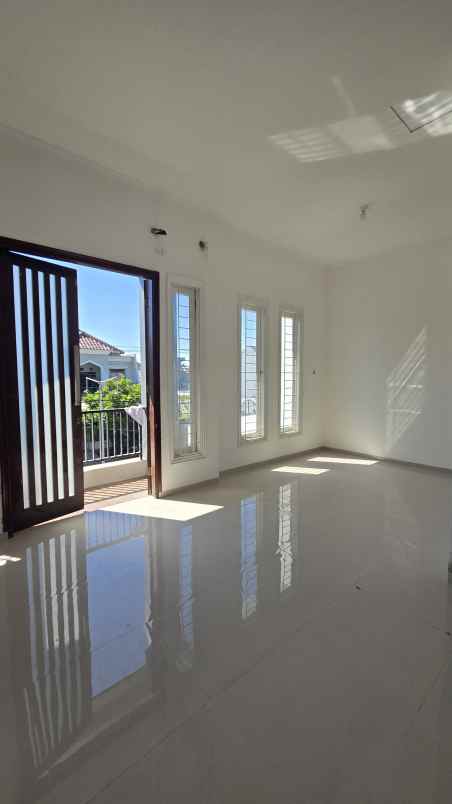 dijual rumah wiguna