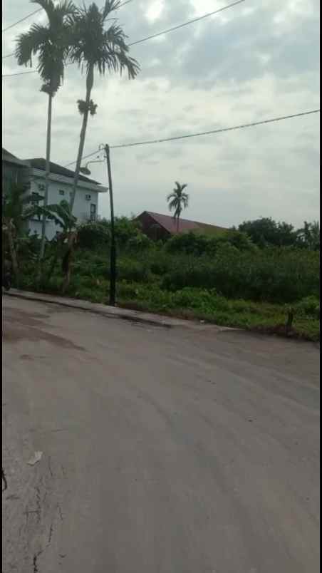 dijual tanah di jl karya tani persis depan sma 10