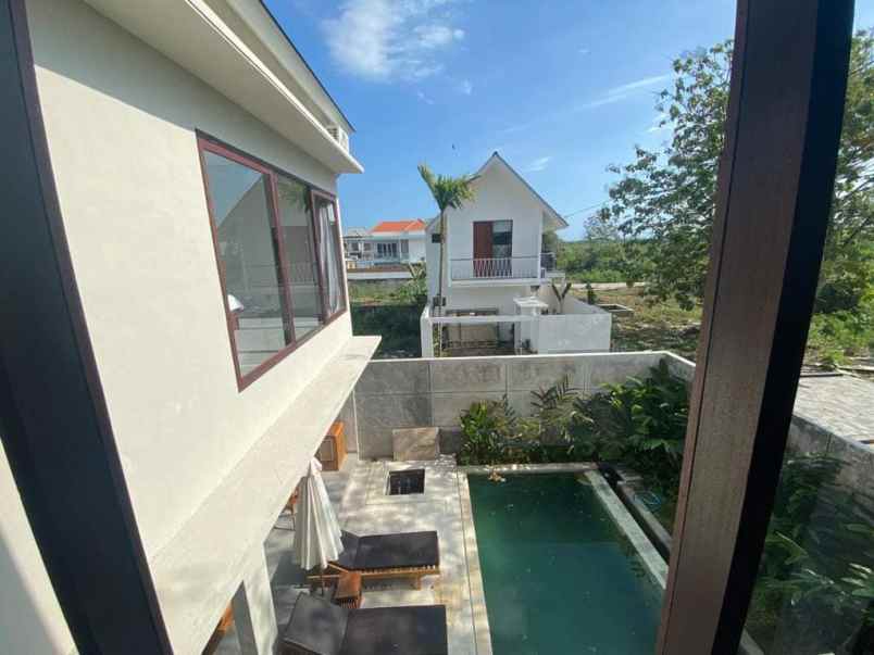 dijual villa jalan raya munggu kapal