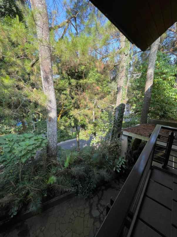 dijual villa jalan sersan bajuri