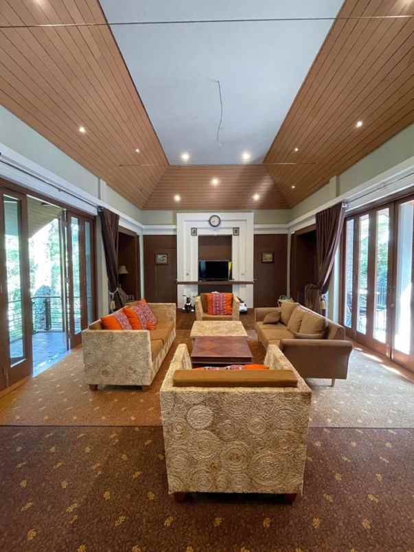 dijual villa jalan sersan bajuri